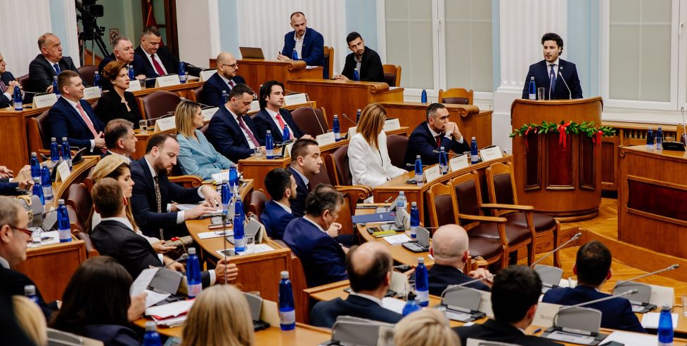 Kuvendi i Malit te Zi voton sot per shkarkimin e kryeministrit